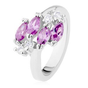 Blýskavý prsten stříbrné barvy, fialová zirkonová zrnka, čiré zirkonky - Velikost: 50